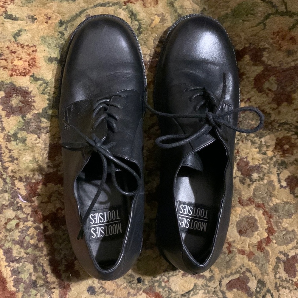 Black shoes 11m ties up